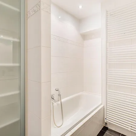 Brit Eerste Apartmán